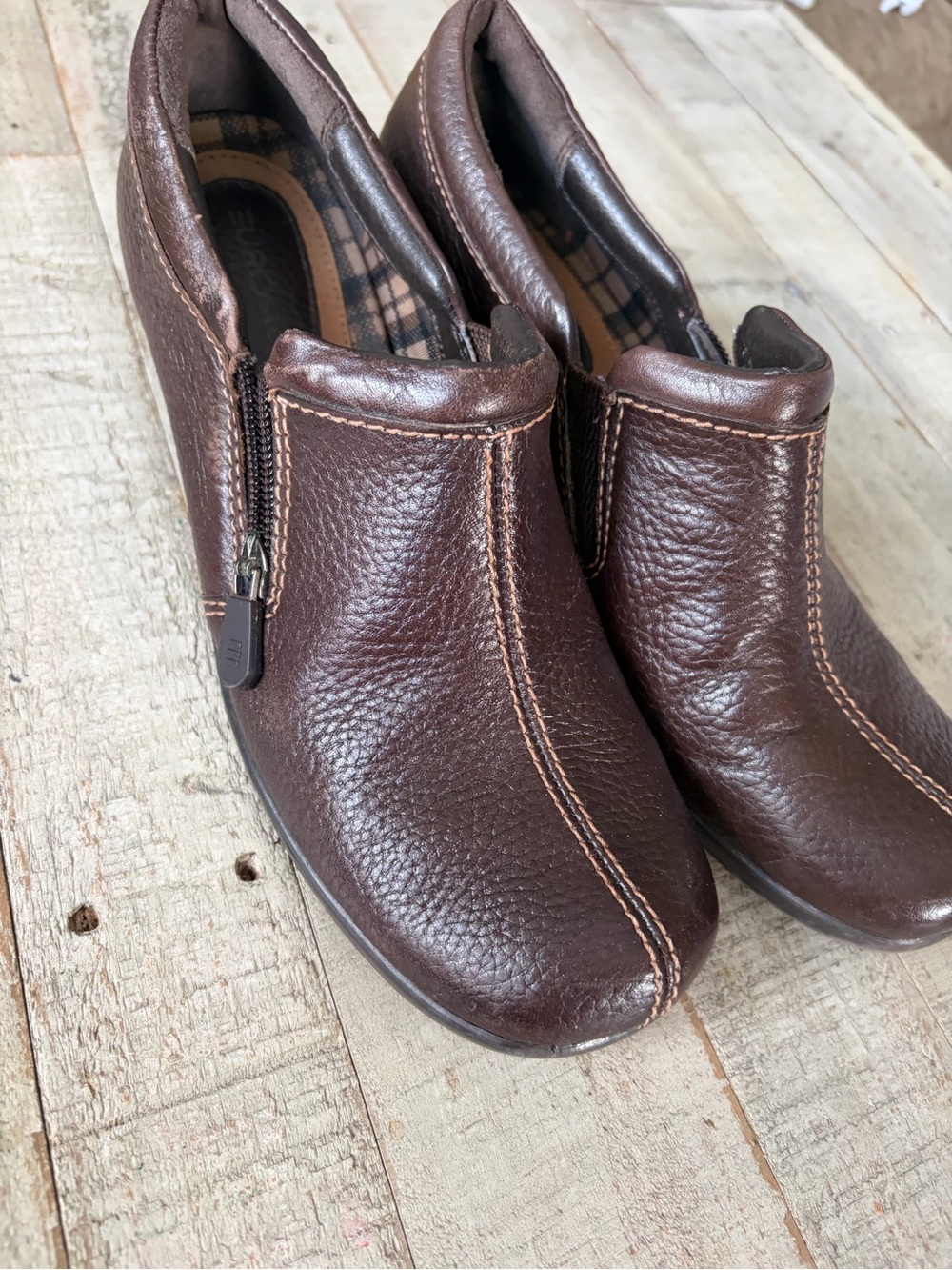 Women’s Brown Leather Zip-Accent Slip-On Loafers